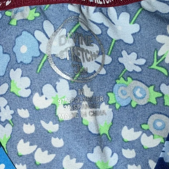 Medium Scrub Tops - Bundle of 7 - Picture 7 of 11